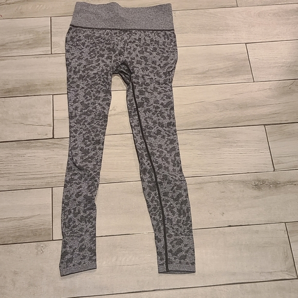 🐠 Forever 21 leopard print leggings🧋 💫 🎠 🌸 🍀☃️🦋🐯 - Picture 1 of 3